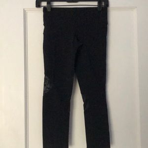 Black Alo Yoga Pants Capri